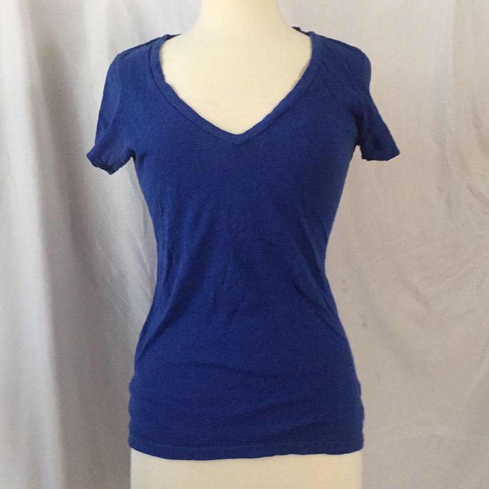 American Eagle size M medium blue V-neck top